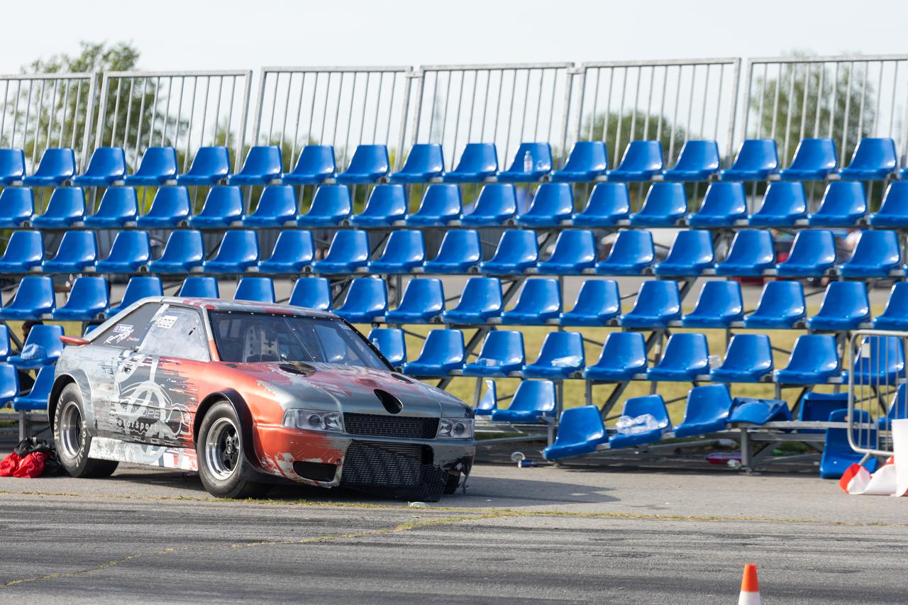 Nesreća na 31. izdanju osječkog Street race-a, natjecatelj se automobilom zabio u tribinu