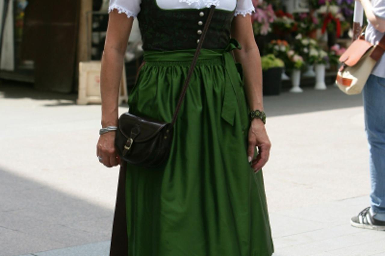 '08.06.2013., Zagreb - Street style. Photo: Grgur Zucko/PIXSELL - Vesna Kobešćak Mijalić (57), umirovljenica'