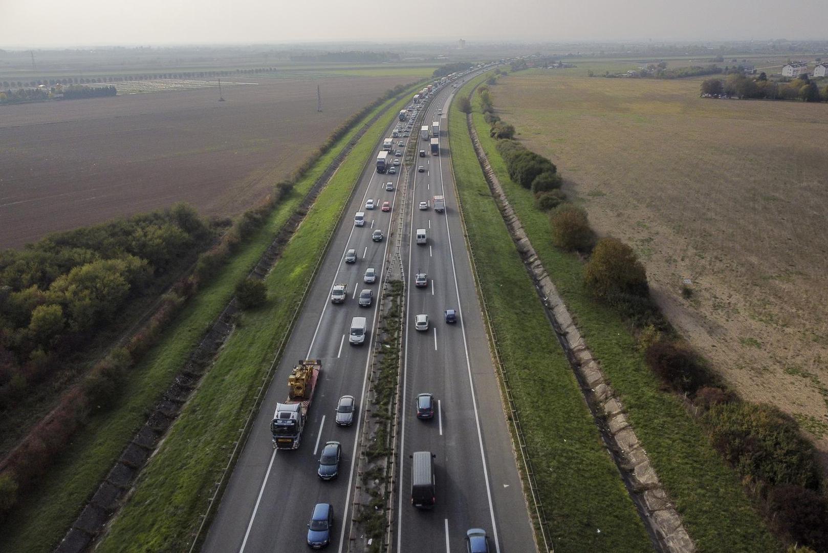 Radovi će se izvoditi sve dane u tjednu, uključujući i blagdane i praznike