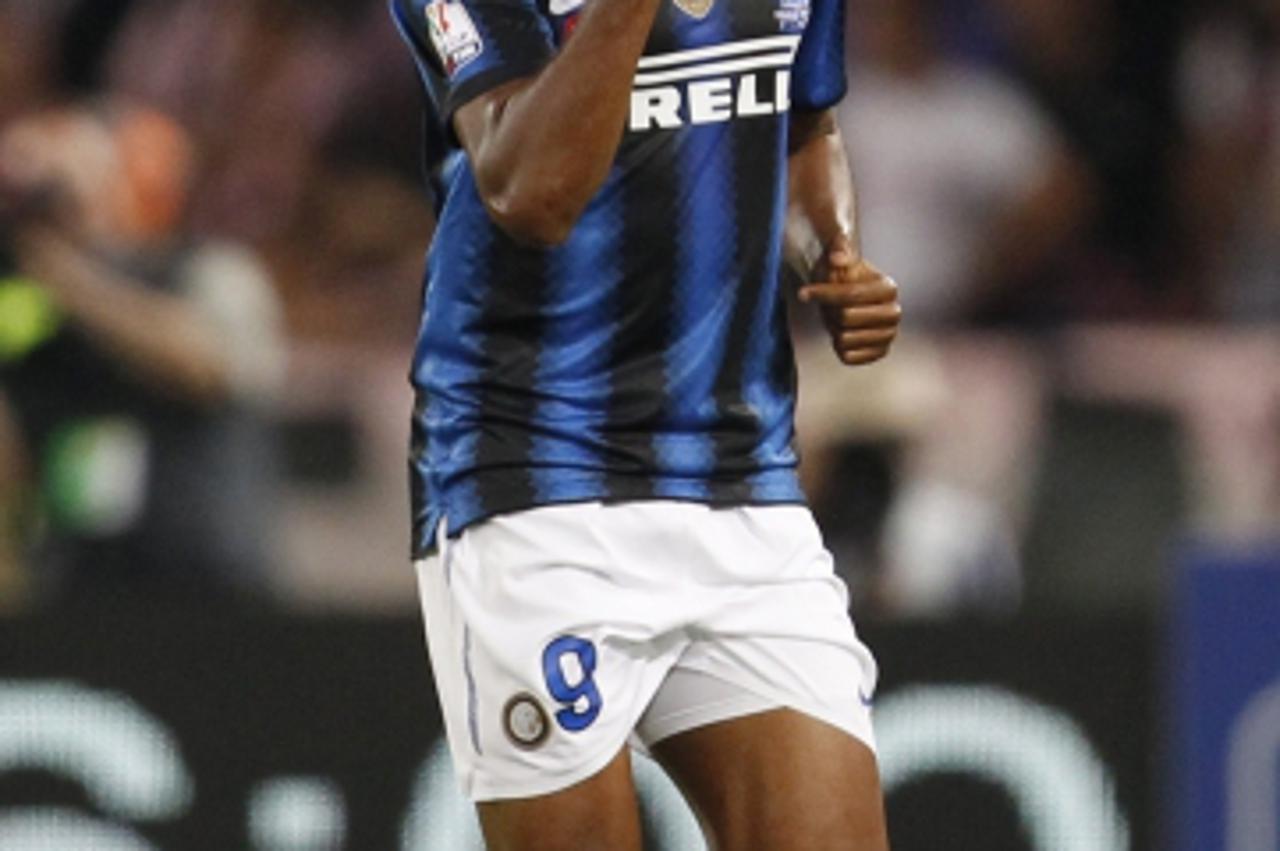 'Inter Milan Samuel Eto\'o celebrates after scoring against Palermo during their Italian Cup final soccer match at the Olympic stadium in Rome May 29, 2011.  REUTERS/Giampiero Sposito (ITALY - Tags: S