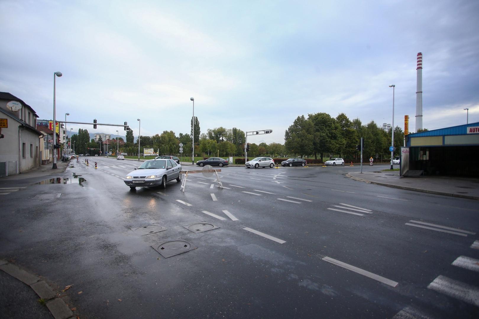 30.09.2021., Zagreb - Radovi na puknucu cijevi na Selskoj ulici nisu prouzrocili velike guzve tijekom jutra.
Photo: Matija Habljak/PIXSELL