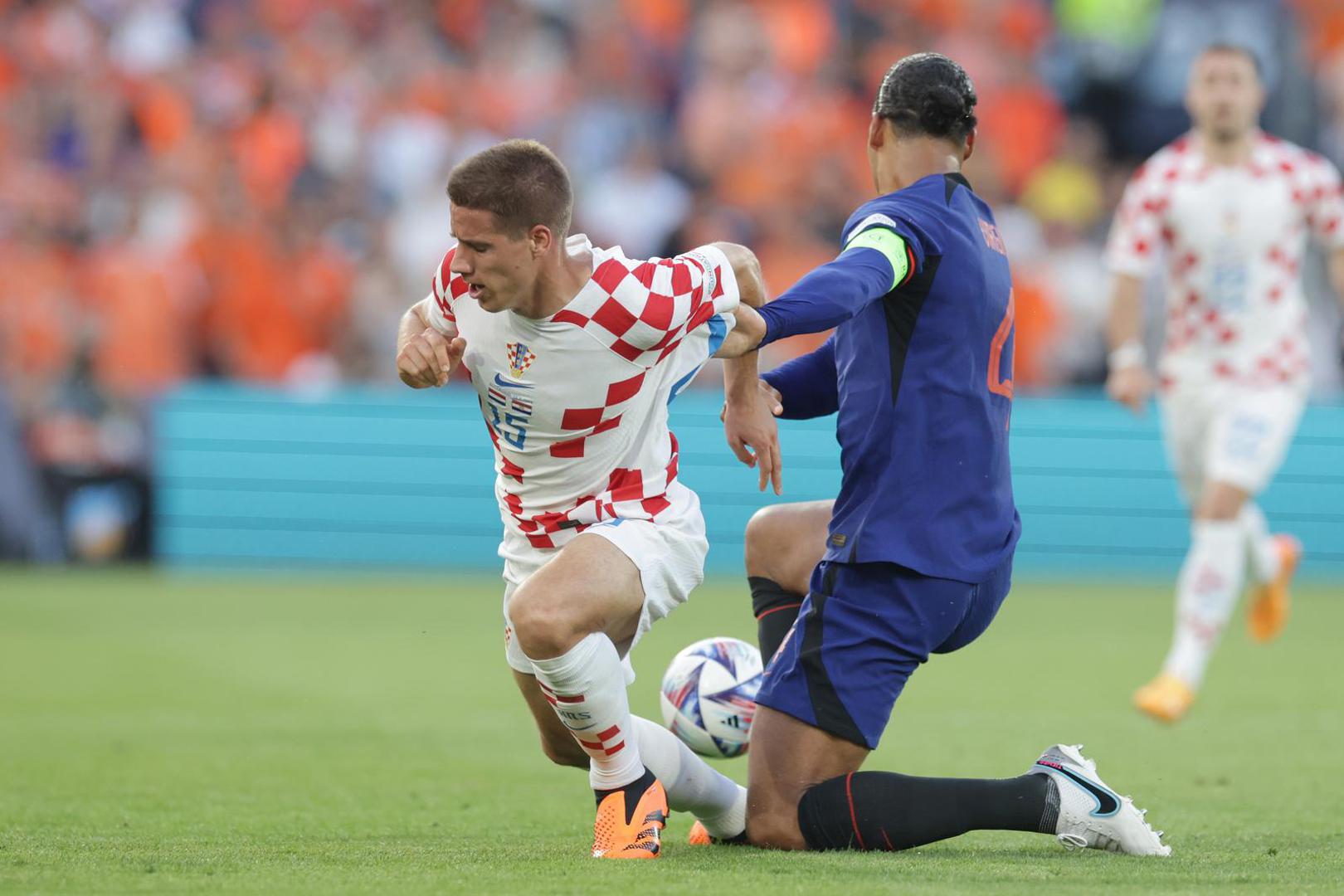 14.06.2023., stadion Feyenoord "De Kuip", Rotterdam, Nizozemska - UEFA Liga Nacija, polufinale, Nizozemska - Hrvatska. Mario Pasalic, Virgil van Dijk Photo: Luka Stanzl/PIXSELL