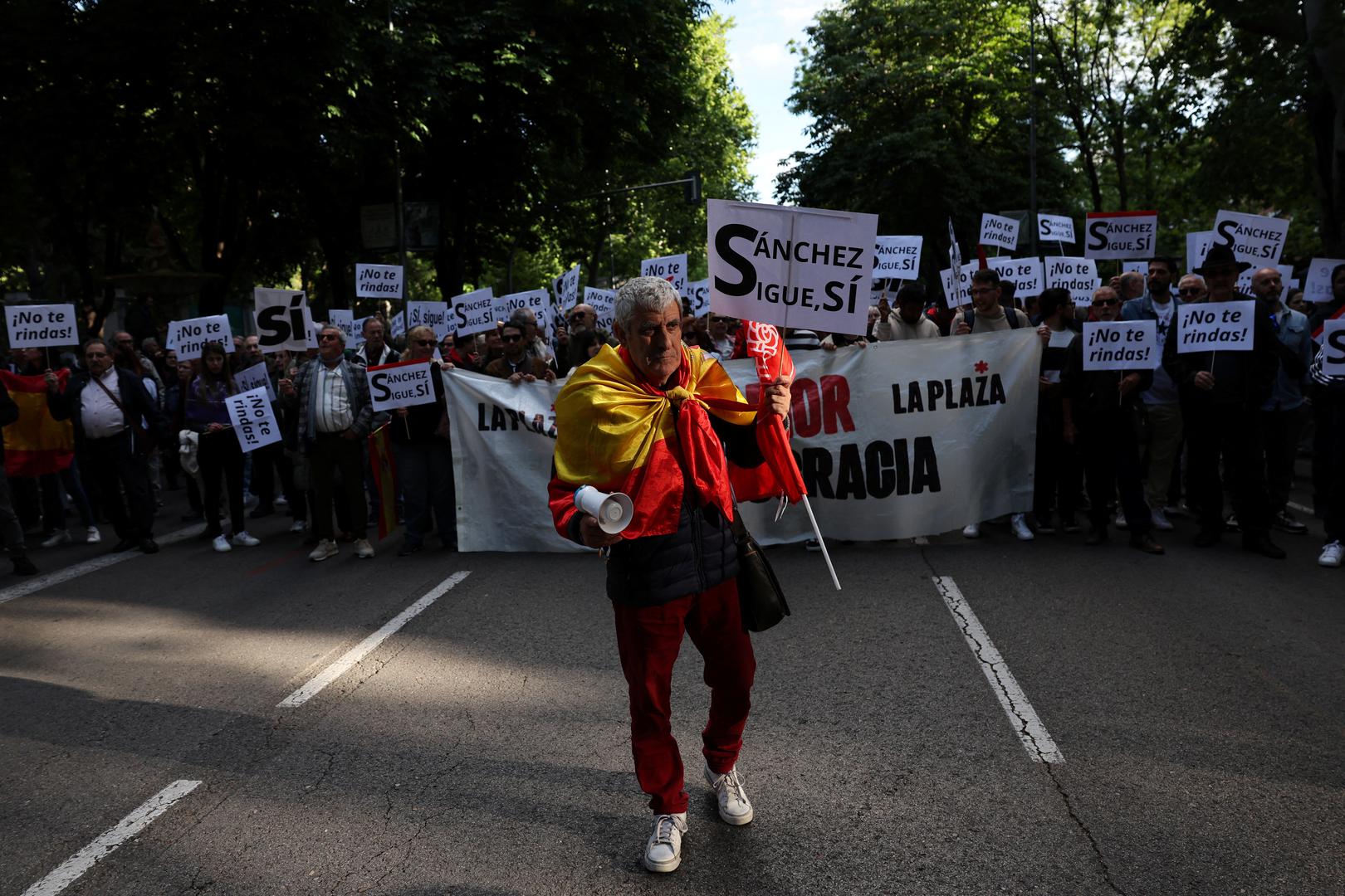 People march to show support for Spain's Prime Minister Pedro Sanchez, in Madrid, Spain, April 28, 2024. REUTERS/Violeta Santos Moura Photo: VIOLETA SANTOS MOURA/REUTERS