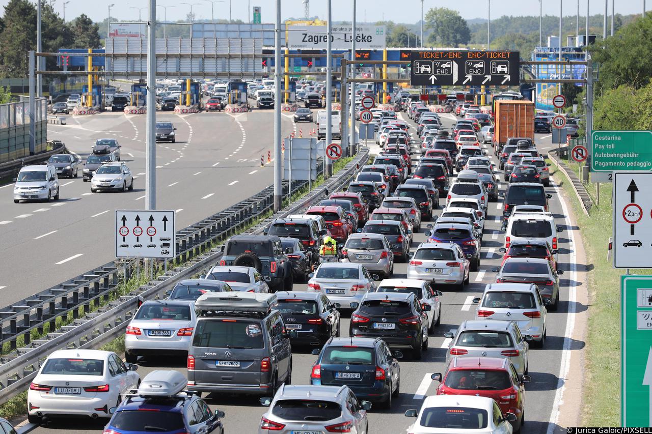 Zagreb: Gužva na naplatnim kućicama Lučko u smjeru mora