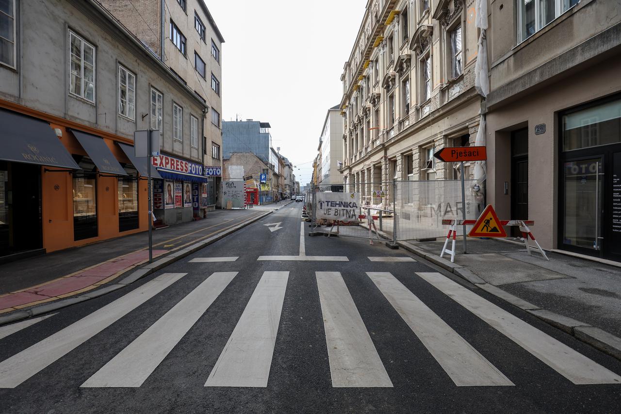 Zagreb: Uklonjena skela koja se jučer srušila u Petrinjskoj ulici