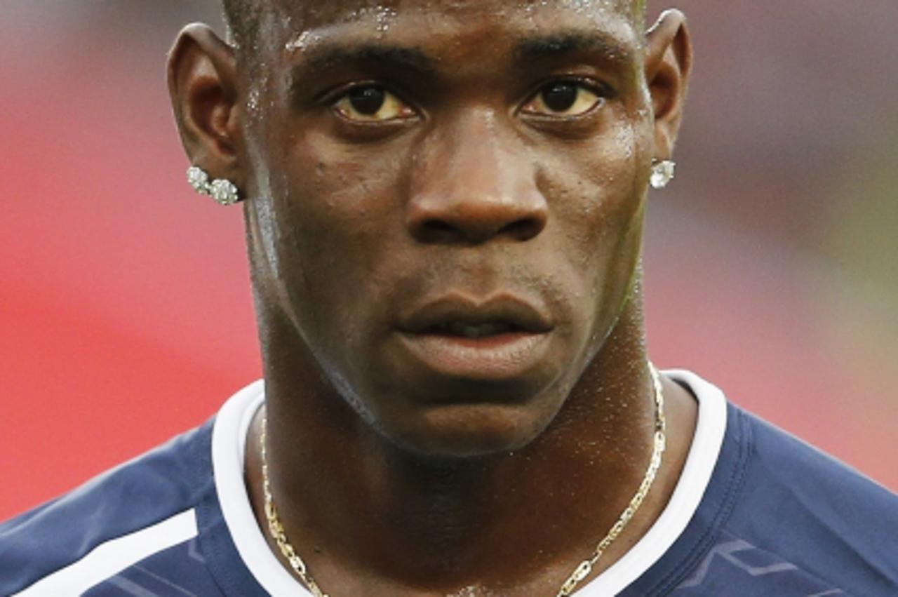 'Italy\'s Mario Balotelli looks on during the warm up session before their international friendly soccer match against Russia ahead of Euro 2012, in Zurich, June 1, 2012. REUTERS/Michael Buholzer (SWI