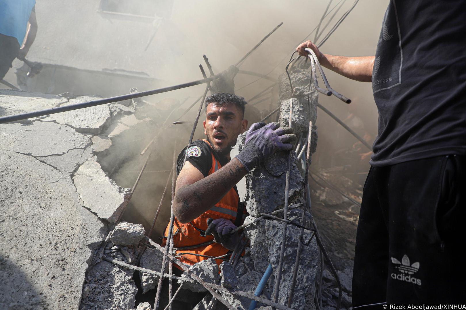 (231106) -- GAZA, Nov. 6, 2023 (Xinhua) -- A man searches for survivors among the rubble of a residential building destroyed in an Israeli strike in the southern Gaza Strip city of Khan Younis, on Nov. 6, 2023. The total number of Palestinian deaths in Gaza reached 10,022 since the latest round of Hamas-Israel conflict started on Oct. 7, Gaza's health ministry said on Monday. On the Israeli side, more than 1,400 people lost their lives, the vast majority in the Hamas attack on Oct. 7, which triggered the ongoing conflict. (Photo by Rizek Abdeljawad/Xinhua) Photo: Rizek Abdeljawad/XINHUA