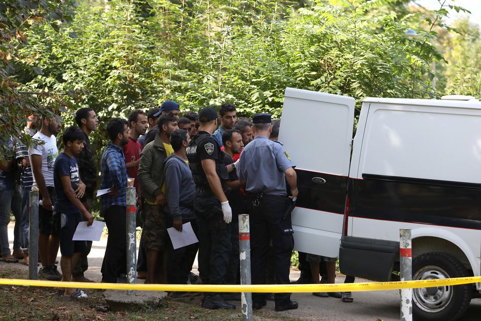 Policijska racija na lokacijama koje koriste izbjeglice s Bliskog Istoka