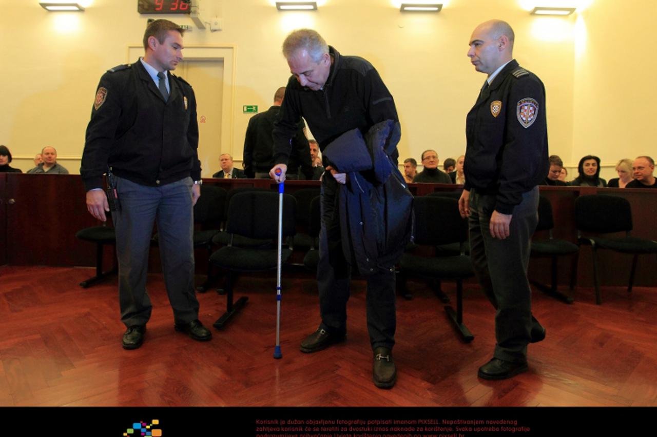 '28.10.2011., Zupanijski sud, Trg Nikole Subica Zrinskog 5, Zagreb - Ivo Sanader, bivsi premijer i bivsi predsjednik HDZ-a prvi put u sudnici gdje mu se sudi po prvoj optuznici koju je protiv njega po