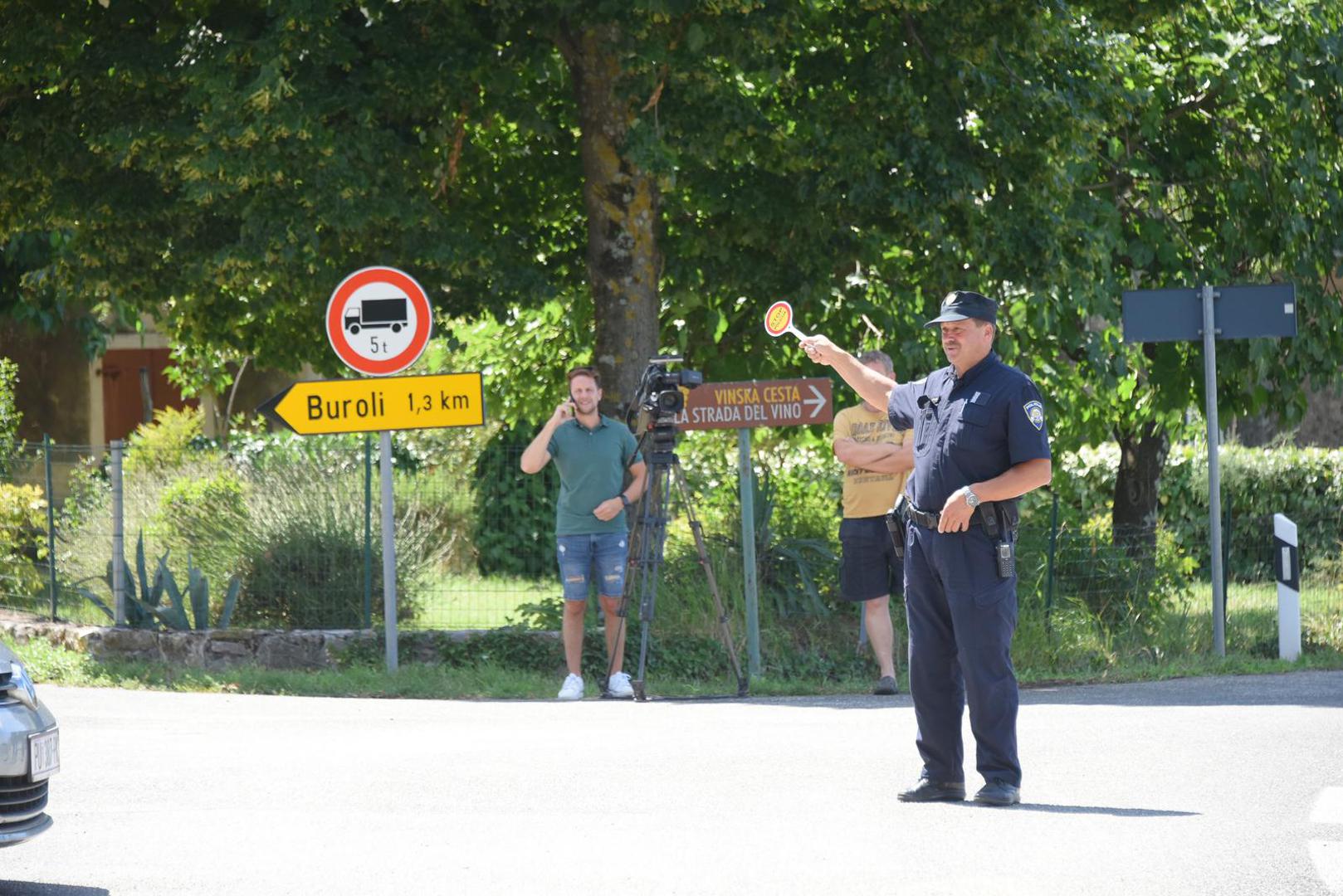 26.07.2023., Buje: Nakon otmice zene, otmicar pobjegao, a policija blokirala sve prilazne smjerove Matelicima. Photo: Sasa Miljevic/PIXSELL