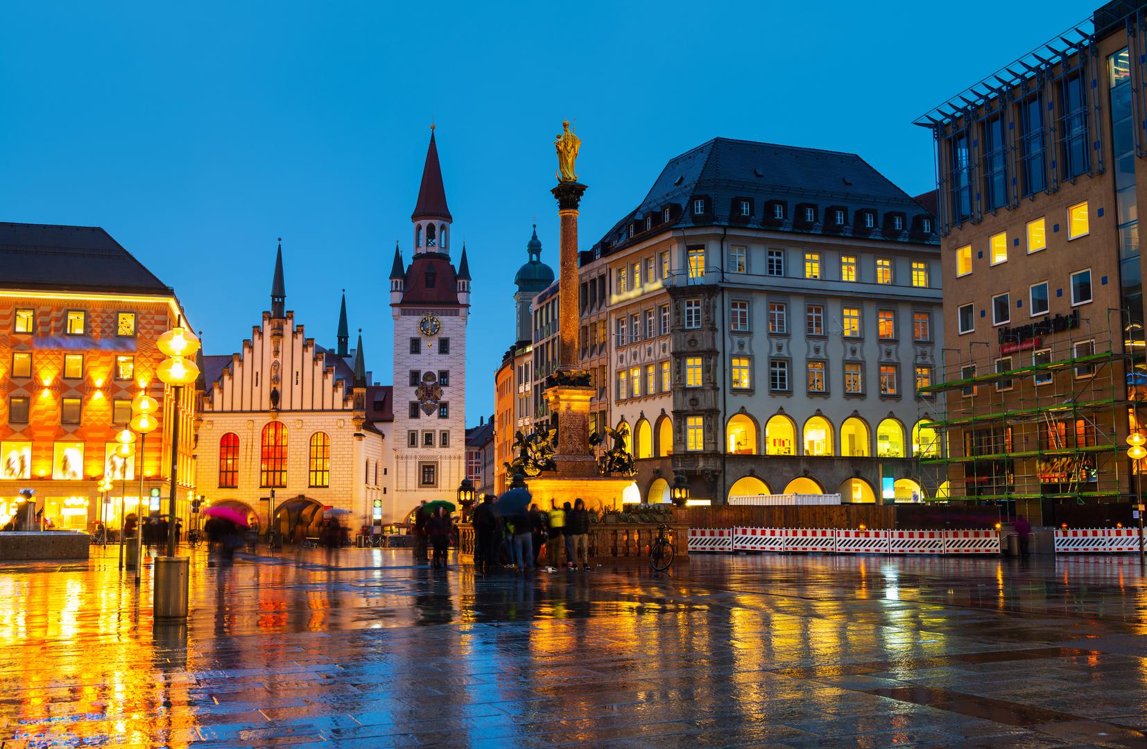 München je jedan od najsigurnijih gradova na svijetu: Putnici koji planiraju posjetiti ovo mjesto, pogotovo sada tijekom Europskog prvenstva, bit će posebno oduševljeni ovom fantastičnom činjenicom o Münchenu: ima nisku stopu kriminala u usporedbi s drugim većim gradovima.Prema Global Resident Indexu 2024, München ima visok indeks sigurnosti s ocjenom 0,84. Njegova ukupna razina kriminala, u međuvremenu, je "vrlo niska" i iznosi 14,86. Podaci dodatno potvrđuju da ljudi u Münchenu ne brinu previše o tome da će biti opljačkani, napadnuti ili vrijeđani. Nije ni čudo da se građani i turisti osjećaju dovoljno sigurnima da hodaju