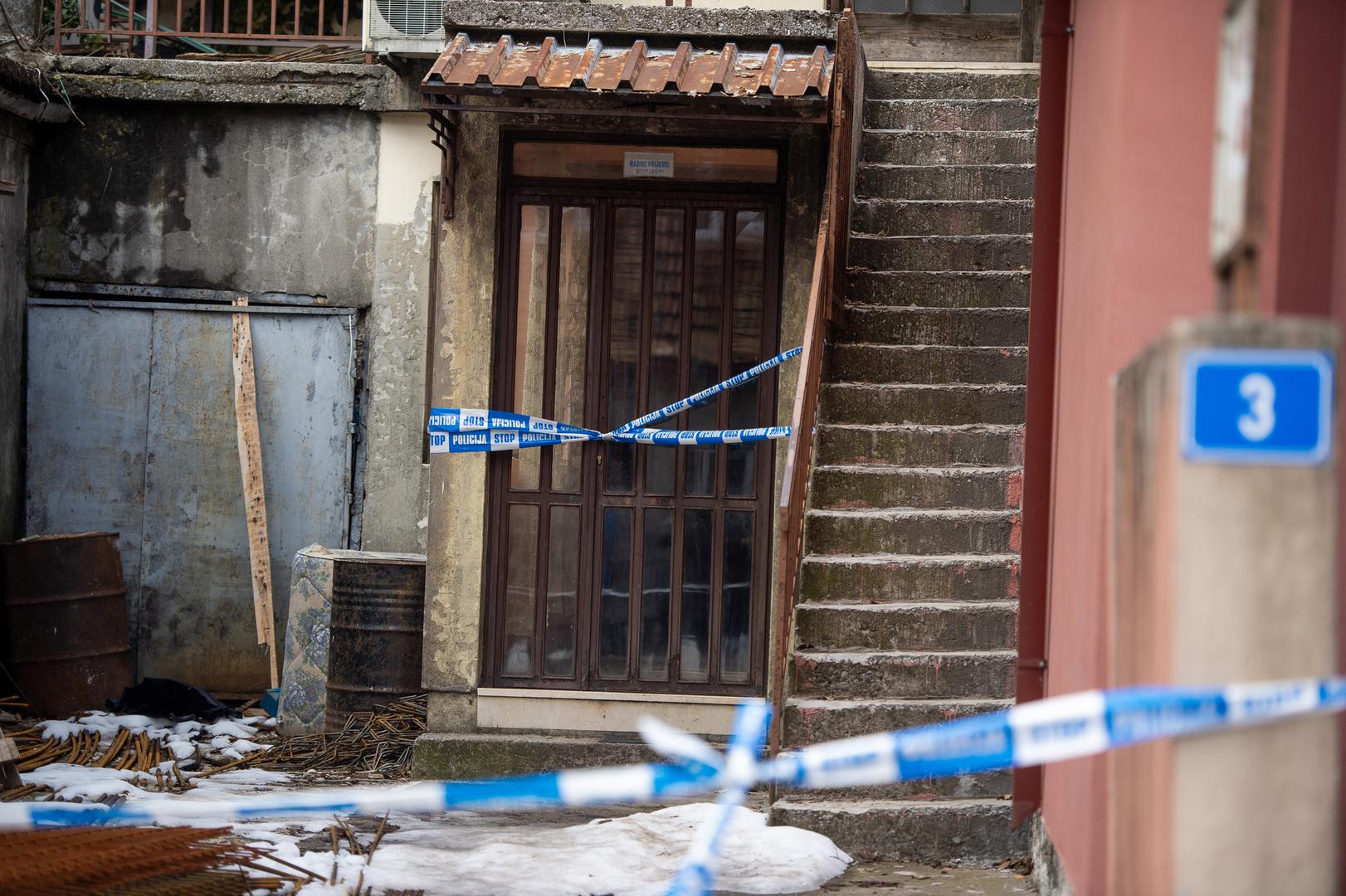 Načelnik policije Lazar Šćepanović rekao je da je osumnjičeni "cijeli dan konzumirao alkoholna pića", a onda je došlo do svađe između njega i drugog gosta gostionice. Potom je otišao kući, gdje je uzeo oružje, vratio se u gostionicu i ubio četvero ljudi, a onda se uputio na druge lokacije, rekao je Šćepanović.