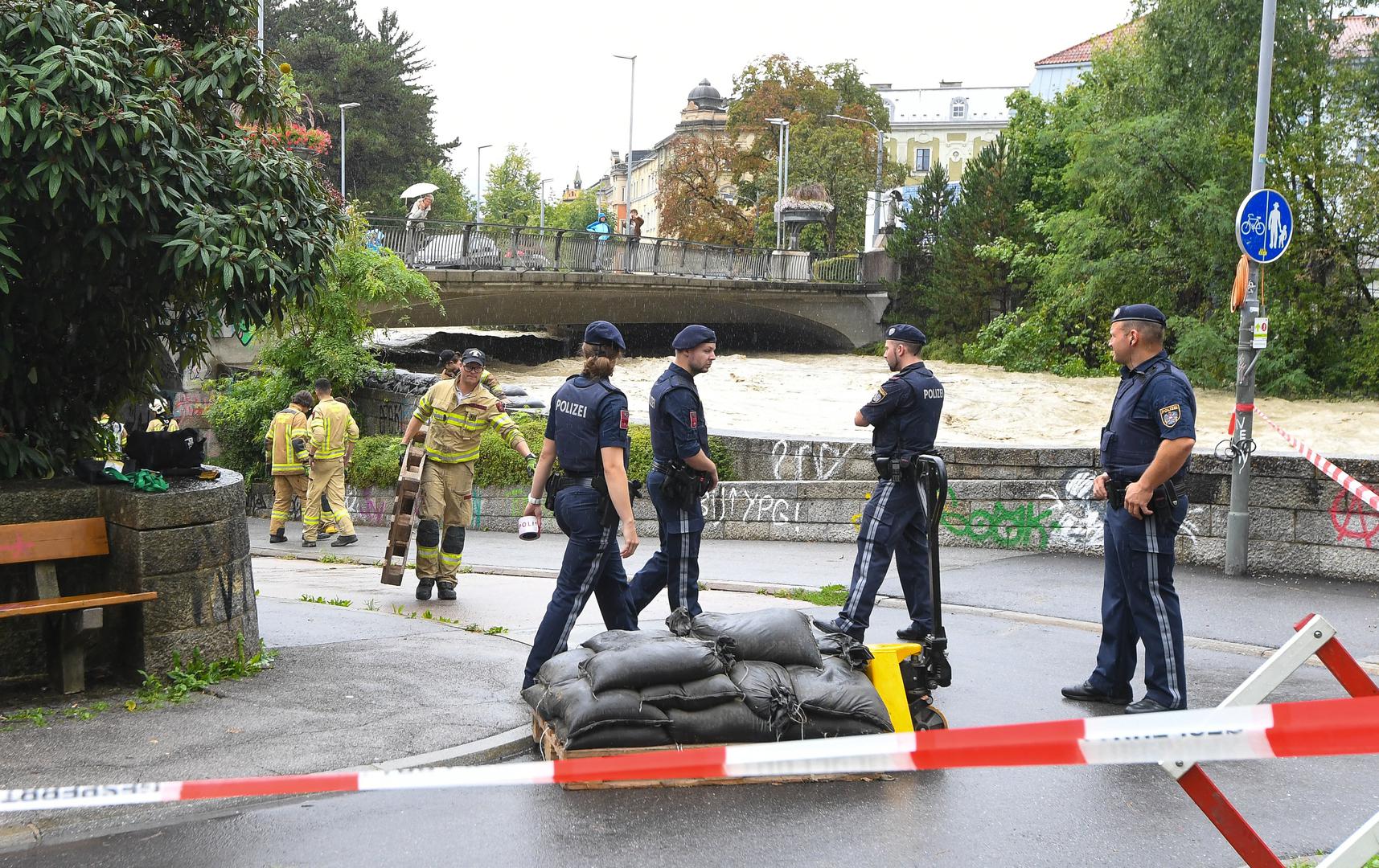 28.08.2023, Innsbruck, AUT, Unwetter, Vermurungen und Überflutungen in Tirol, im Bild Hochwasser Innsbruck // Western Austria hit by heavy rain, mudslides and flooding. Innsbruck, Austria on 2023/08/28. EXPA Pictures © 2023, PhotoCredit: EXPA/ Erich Spiess Photo: EXPA/ Erich Spiess/EXPA