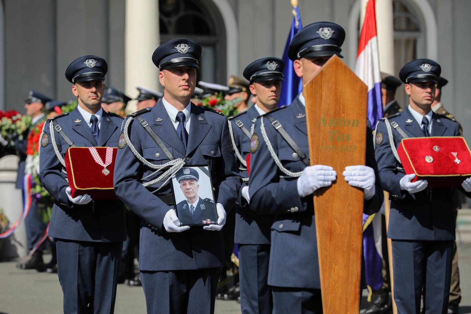 07.09.2023., Zagreb - Posljednji ispracaj generala Antona Tusa na groblju Mirogoj. Brojne osobe iz javnog zivota dosle su se posljednji puta oprostiti od preminulog generala Hrvastke vojske. Photo: Jurica Galoic/PIXSELL