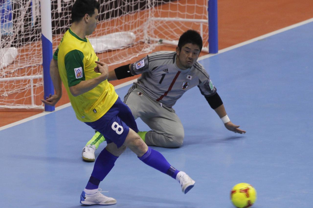 'Brazil\'s Simi (8) challenges Japan\'s Hisamitsu Kawahara (1) during their first round match at the FIFA Futsal World Cup Thailand 2012 in Nakhon Ratchasima, northeastern province of Thailand Novembe