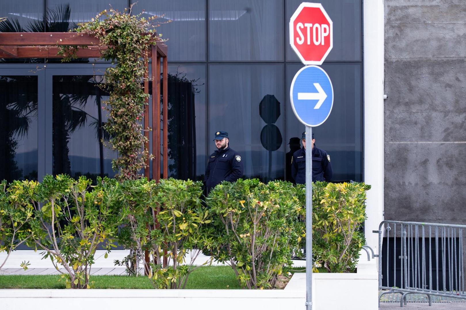 16.11.2020., Split - Atmosfera oko hotela Amphora u kojem pod jakom policijskom zastitom odsjeda nogometna reprezentacija Portugala.
Photo: Milan Sabic/PIXSELL