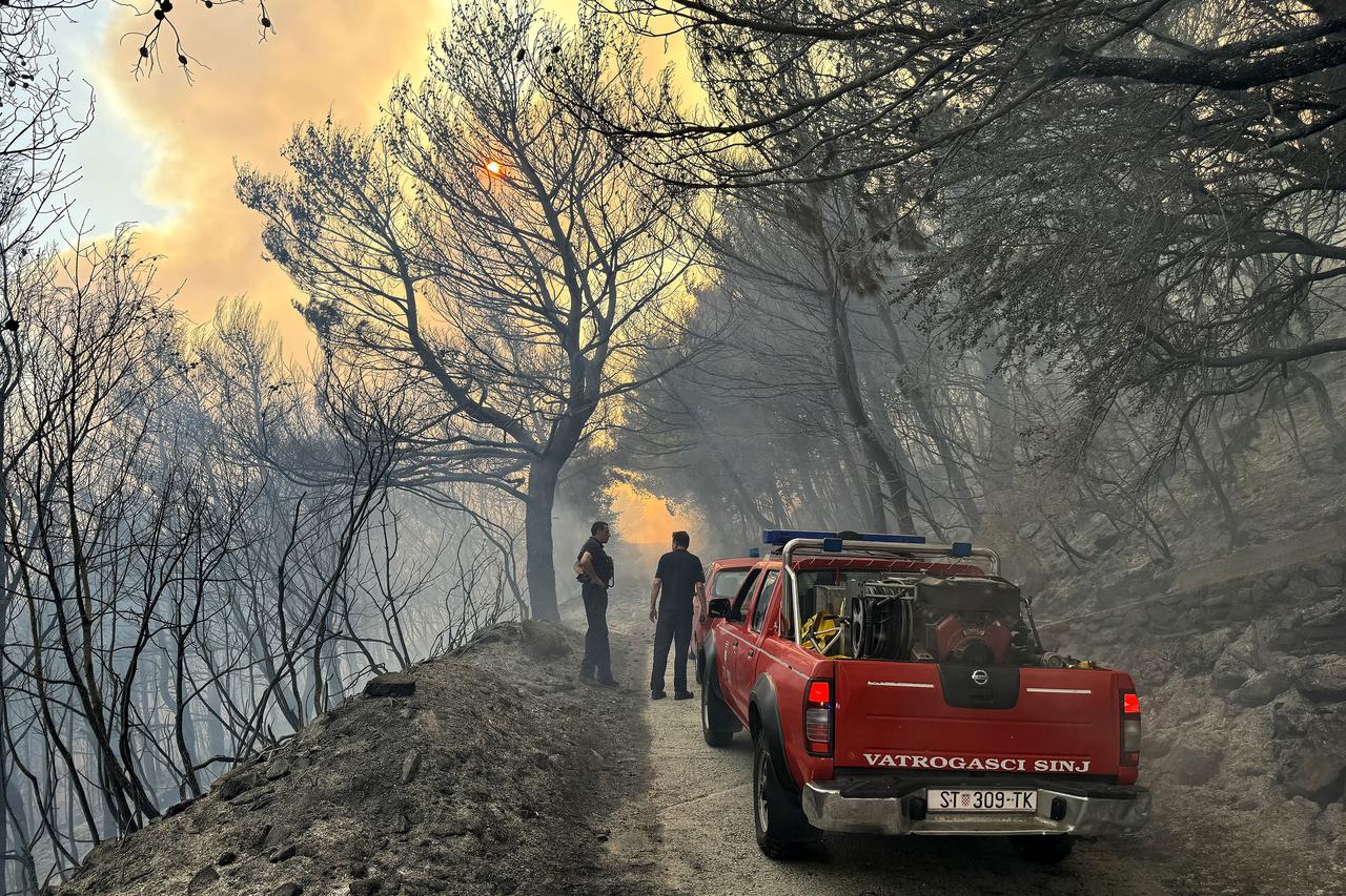 Veliki požar u blizini Solina, podignuta i 4 kanadera