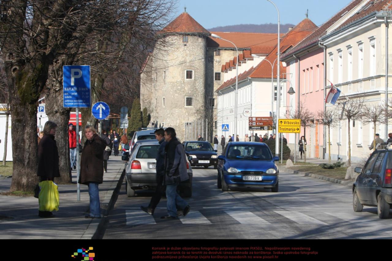 '18.01.2012., Ogulin - Suncan i topao sijecanjski dan izmamio brojne Ogulince na setnju sredistem grada. Photo: Kristina Stedul Fabac/PIXSELL'