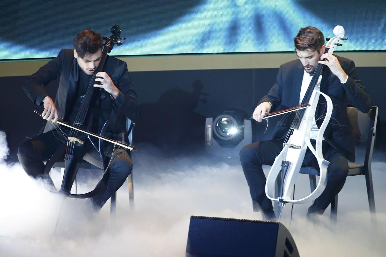 2Cellos