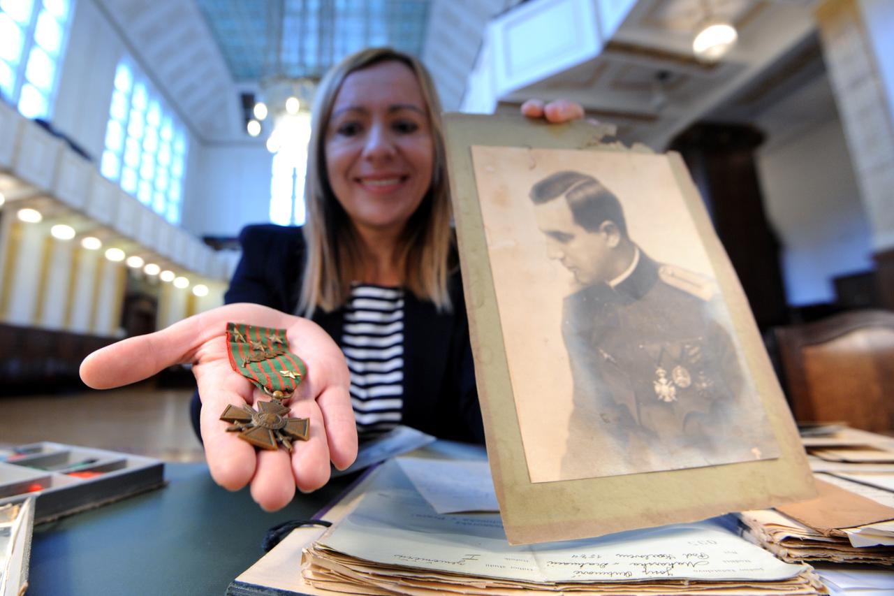 03.10.2014., Zagreb -  Hrvatski drzavni arhiv, Europeana je projekt povodom 100 godina od prvog svjetskog rata  te su Hrvati pozvani da donesu stare fotografije, pisma i dnevnike iz 1. svjetskog rata na digitalizaciju. Ivana Antunovic Jovic donjela je oso