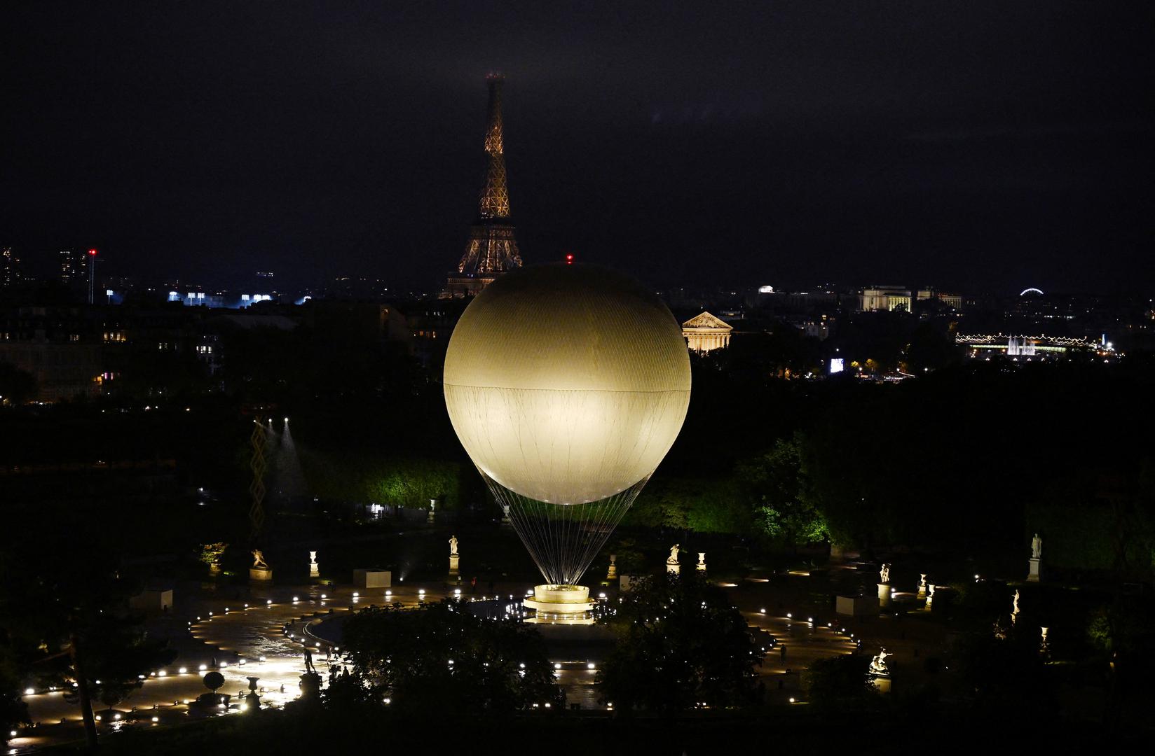 Paris 2024 Olympics - Opening Ceremony - Paris, France - July 26, 2024. A ballon attached to the cauldron is seen during the opening ceremony of the Paris 2024 Olympic Games in Paris, France, July 26, 2024. Xia Yifang/Pool via REUTERS Photo: Xia Yifang/REUTERS