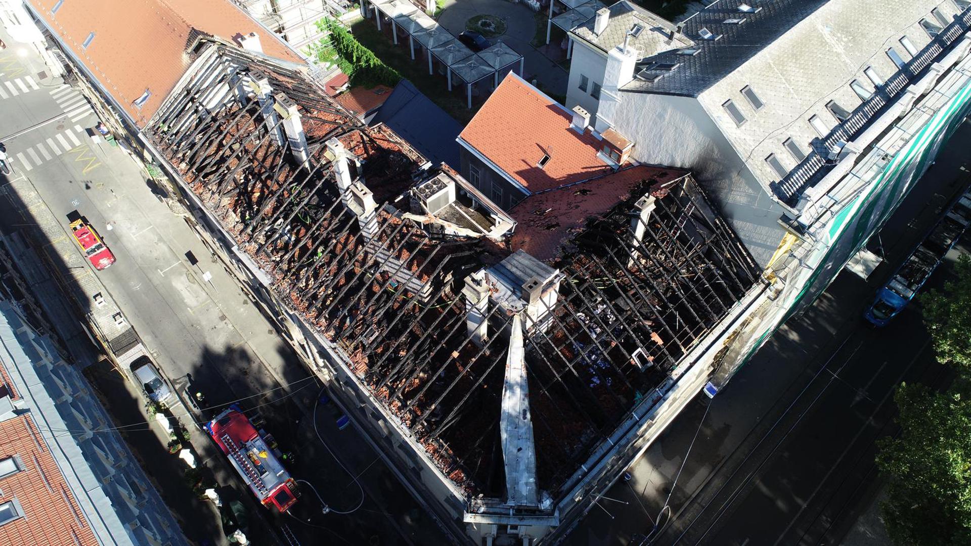 19.07.2022.,Zagreb - Pogled iz zraka na  kroviste koje je jucer izgorilo. U centru Zagreba sinoc je buknuo veliki pozar u kojem je gorilo kroviste zgrade u Berislavicevoj ulici.Iako je vatrena stihija izgledala dramaticno, vatrogasci su pozar u vrlo kratkom roku stavili pod nadzor. Photo: JVP Zagreb/PIXSELL