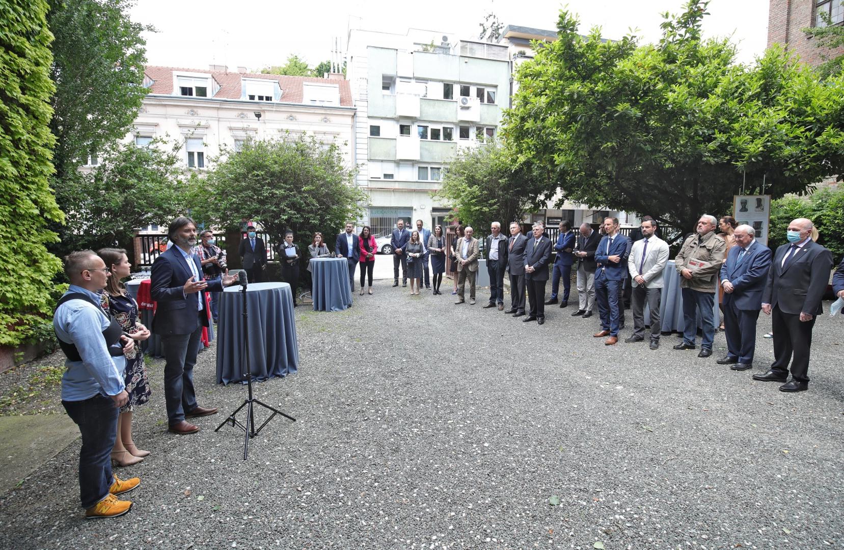 28.05.2021., Zagreb - Gliptoteka HAZU. Vecernjakova izlozba fotografija "30 godina hrvatske neovisnosti" . Izlozbu su pozdravnim govorom otvorili Drazen Klaric, Anita Ruso i Damir Kanaet. Photo: Sanjin Strukic/PIXSELL