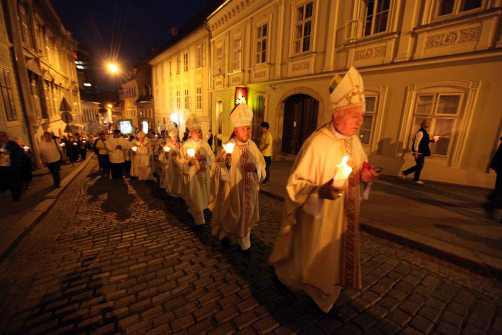 Galerija Proslava Svetkovine Majke Bo Je Od Kamenitih Vrata Str Ve Ernji Hr