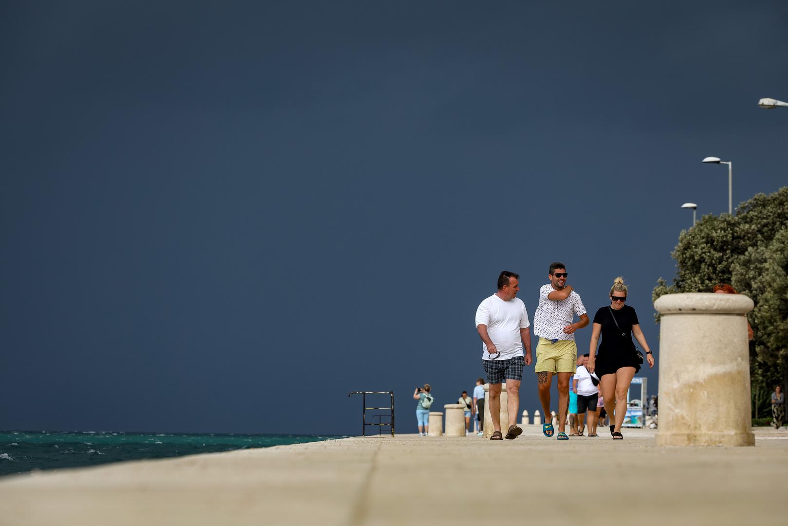 12.09.2024., Zadar - Nakon nekoliko suncanih dana u Zadru se naoblacilo i pada kisa Photo: Sime Zelic/PIXSELL