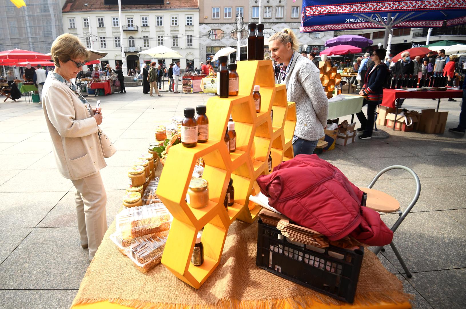 20.09.2020., Zagreb - Udruga hrvatskih trznica devetu godinu zaredom organizira na sredisnjem trgu u Zagrebu manifestaciju pod nazivom Dani hrvatskih trznica s ciljem promocije domaćih proizvoda koji se nude na trznicama diljem Hrvatske. 
Photo: Marko Lukunic/PIXSELL