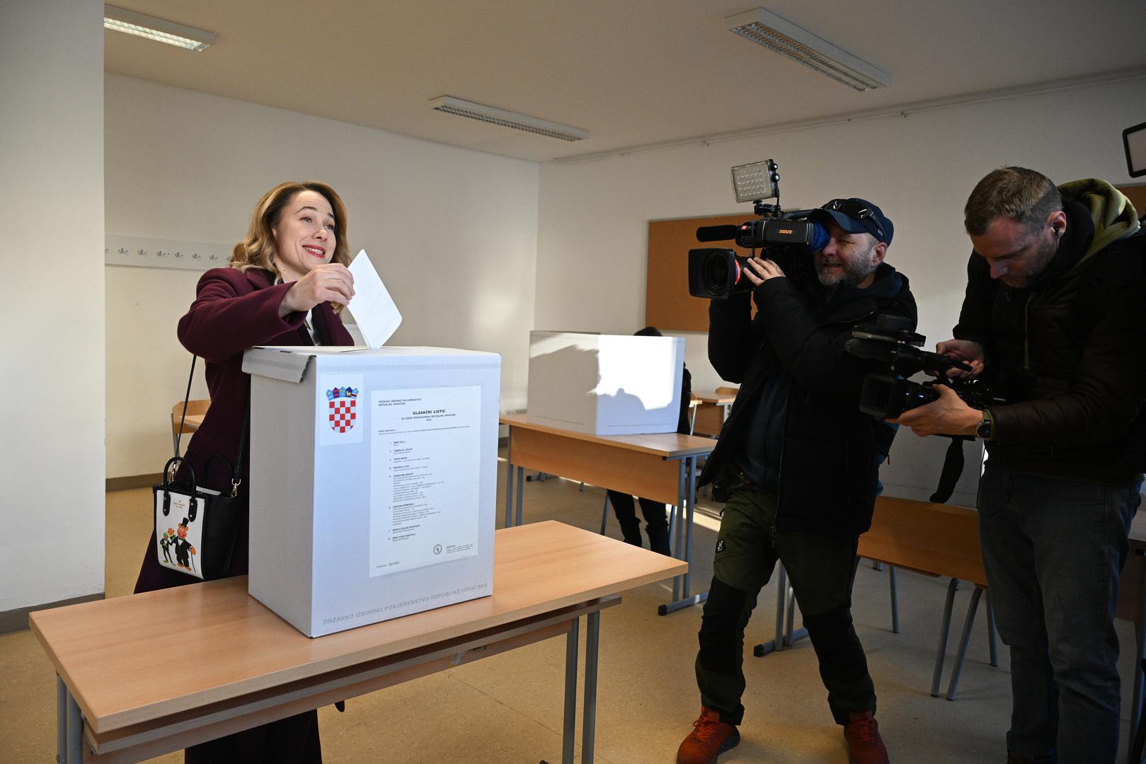 29.12.2024., Zagreb - Predsjednicka kandidatkinja Marija Selak Raspudic glasala je na predsjednickim izborima na birackom mjestu u IX. Gimnaziji u Dobojskoj ulici 12.
 Photo: Davor Puklavec/PIXSELL