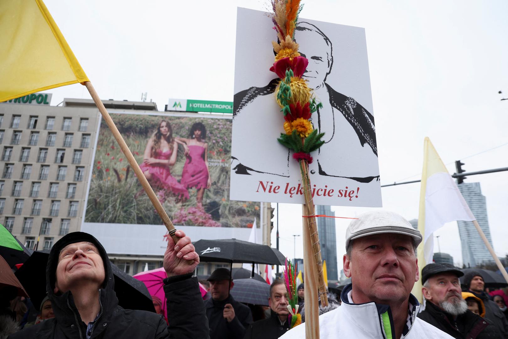 People march in defense of late Pope John Paul II on his death anniversary in Warsaw, Poland, April 2, 2023. REUTERS/Kacper Pempel Photo: KACPER PEMPEL/REUTERS