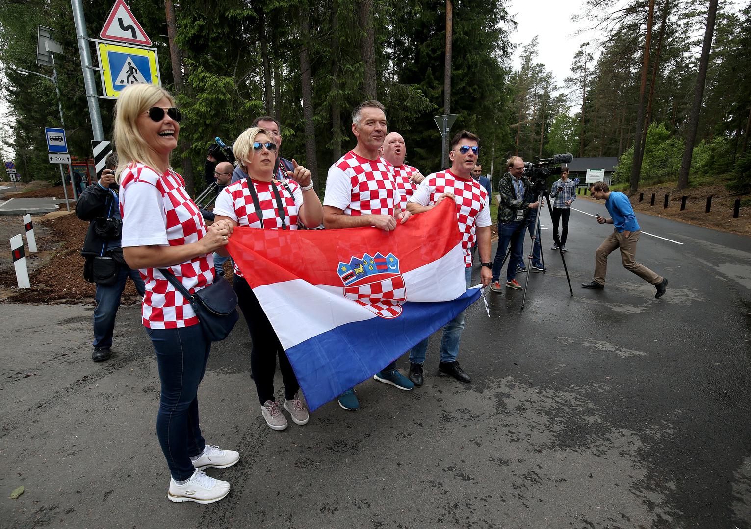 - Ovdje je hladnije, imamo vremena naviknuti se, a iako su udaljenosti velike - svi imaju taj problem i to nam je najmanja briga. Imamo mnogo razloga za optimizam, imamo pravo nadati se dobrim stvarima, a treba zaslužiti i malo sreće - kaže hrvatski izbornik Zlatko Dalić