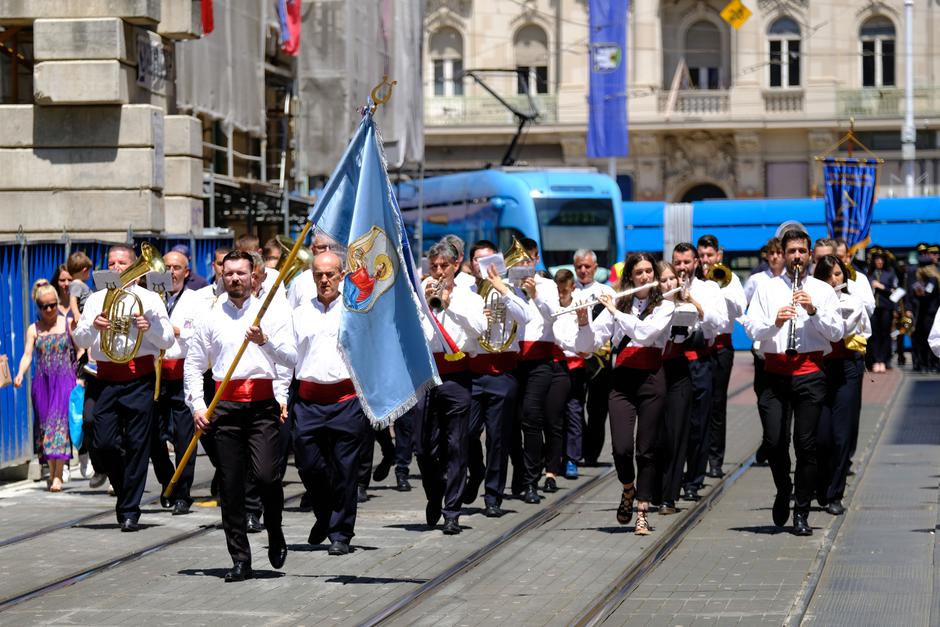 Zagreb: Održan zajednički koncert i povorka ZET-ovog okrestra i Gradske glazbe Sinj