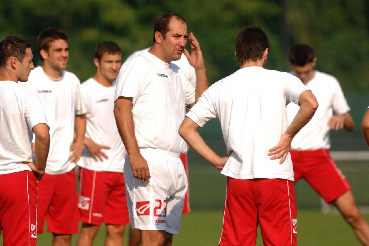 '21.09.2009.....Zagreb...spo.....Zagrebovo igraliste u Veslackoj ulici.Krunoslav Lovrek prikljucio se Zagrebovoj momcadi na prvi trening kao novo pojacanje kluba.Igor Stimac novi trener Zagreba.Photo: