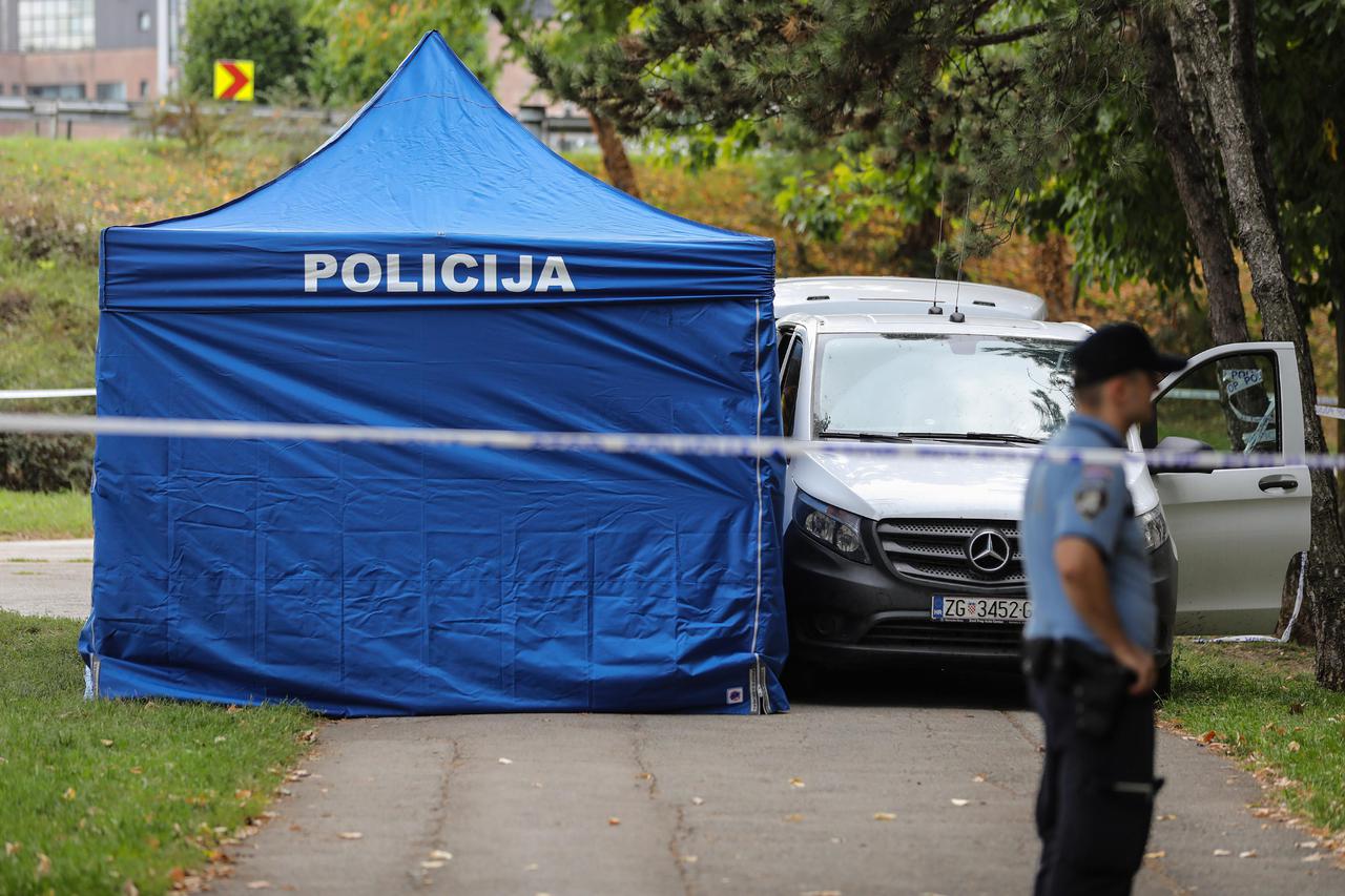 Zagreb: Očevid u Trnju gdje je na parkiralištu pronađen mrtav muškarac