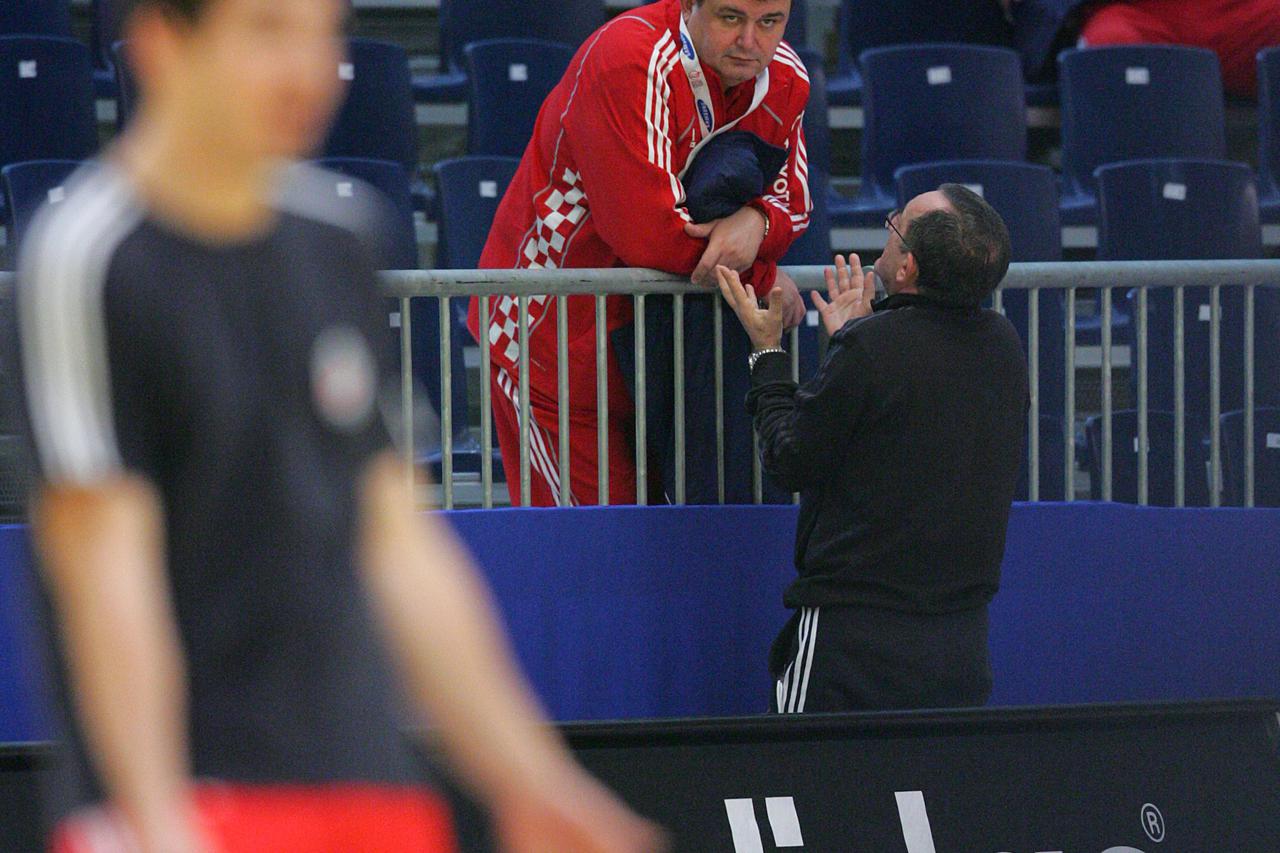 18.01.2010., Graz, Austrija - Hrvatska rukometna reprezentacija odradila je prvi trening u dvorani Messehalle Graz uoci EP u rukometu 2010. Zoran Gobac i Lino Cervar.  Photo: Igor Kralj/PIXSELL