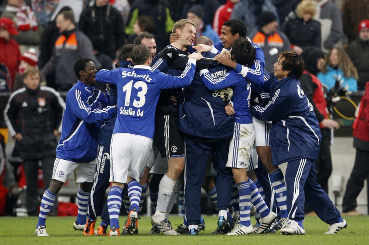 'Schalke 04 player celebrate their victory against Bayern Munich after their German soccer cup (DFB-Pokal) semi-final match in Munich March 2, 2011. Schalke won the match 1-0.  REUTERS/Michaela Rehle 