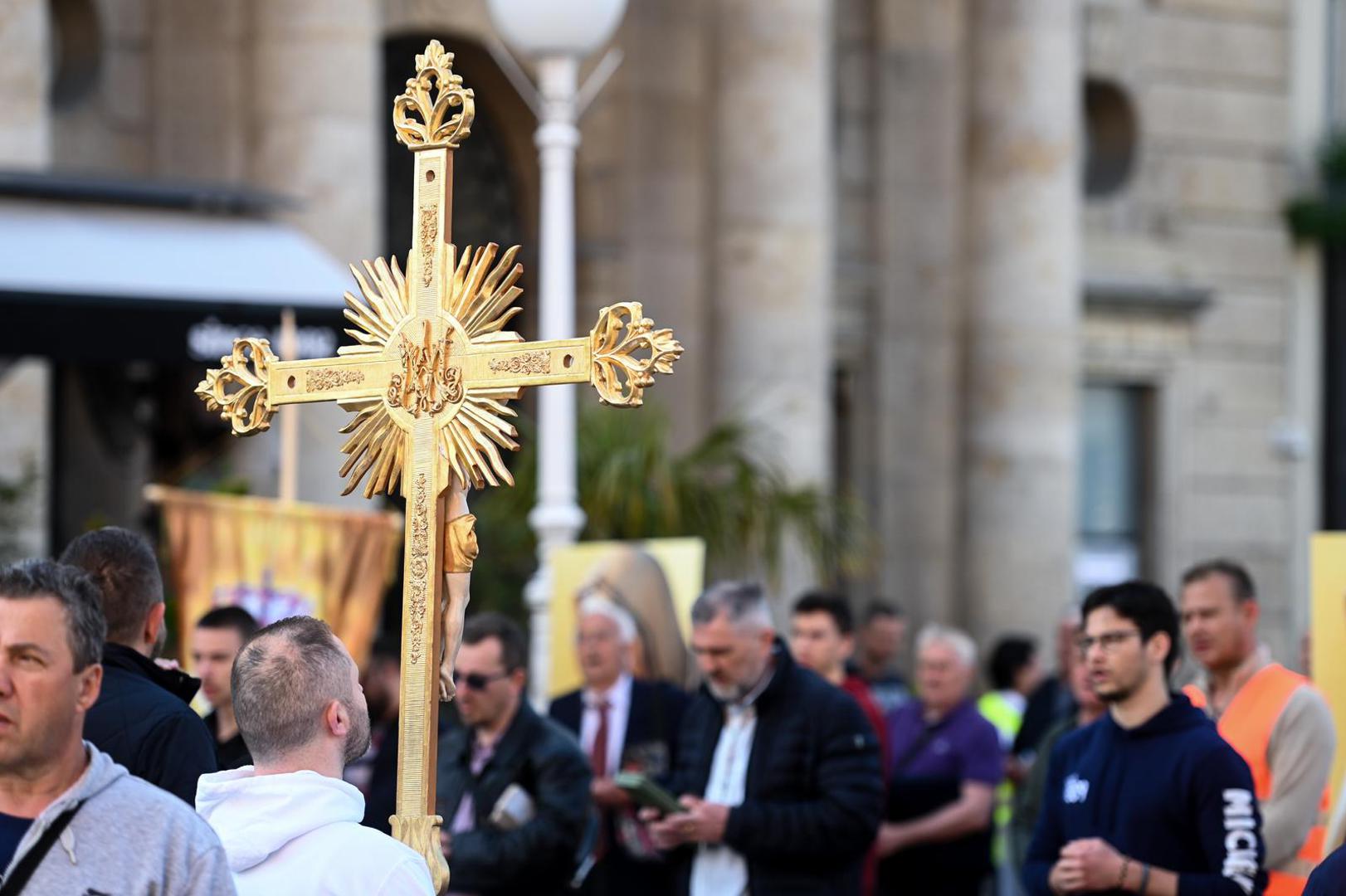 6.5.2023., Zagreb - Molitelji i kontra prosvjed na Trgu bana Jelacica
 Photo: Zoe Sarlija/PIXSELL