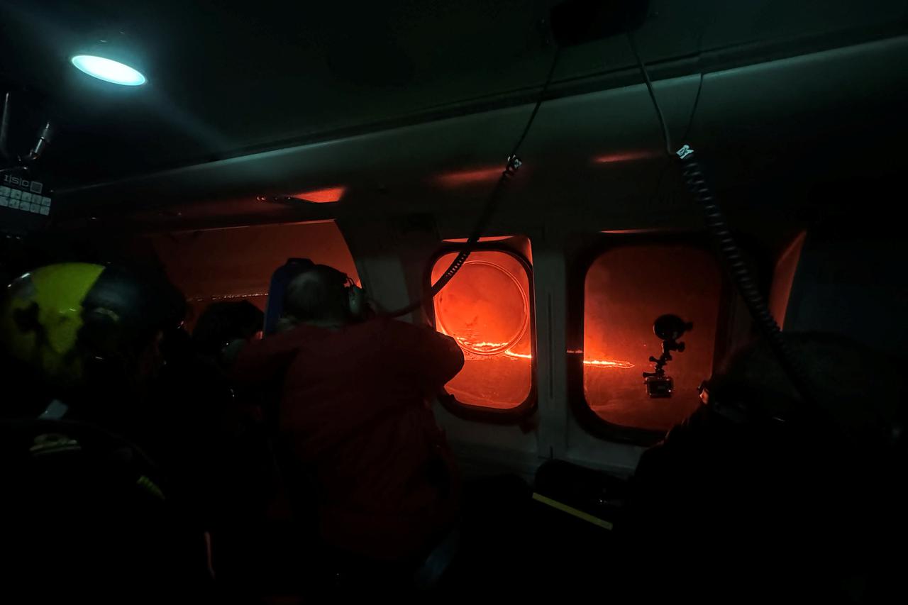 Volcano erupts in the Reykjanes Peninsula