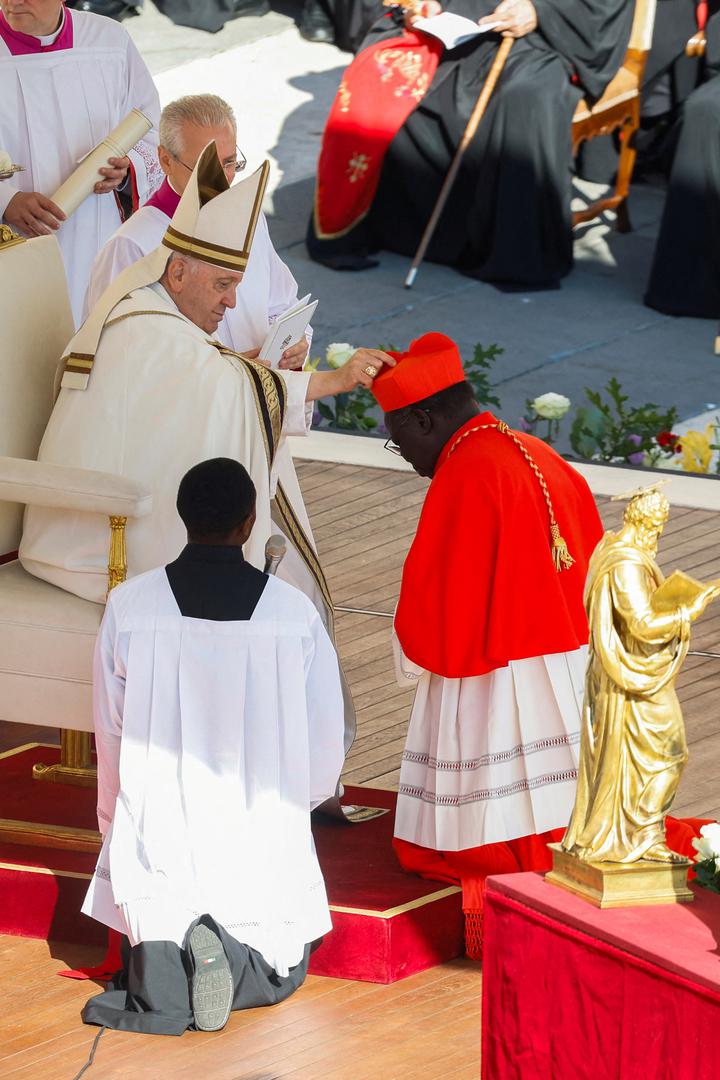 Pope Francis blesses new Cardinal Stephen Ameyu Martin Mulla, during a consistory ceremony to elevate Roman Catholic prelates to the rank of cardinal, in Saint Peter's square at the Vatican, September 30, 2023. REUTERS/Remo Casilli Photo: REMO CASILLI/REUTERS