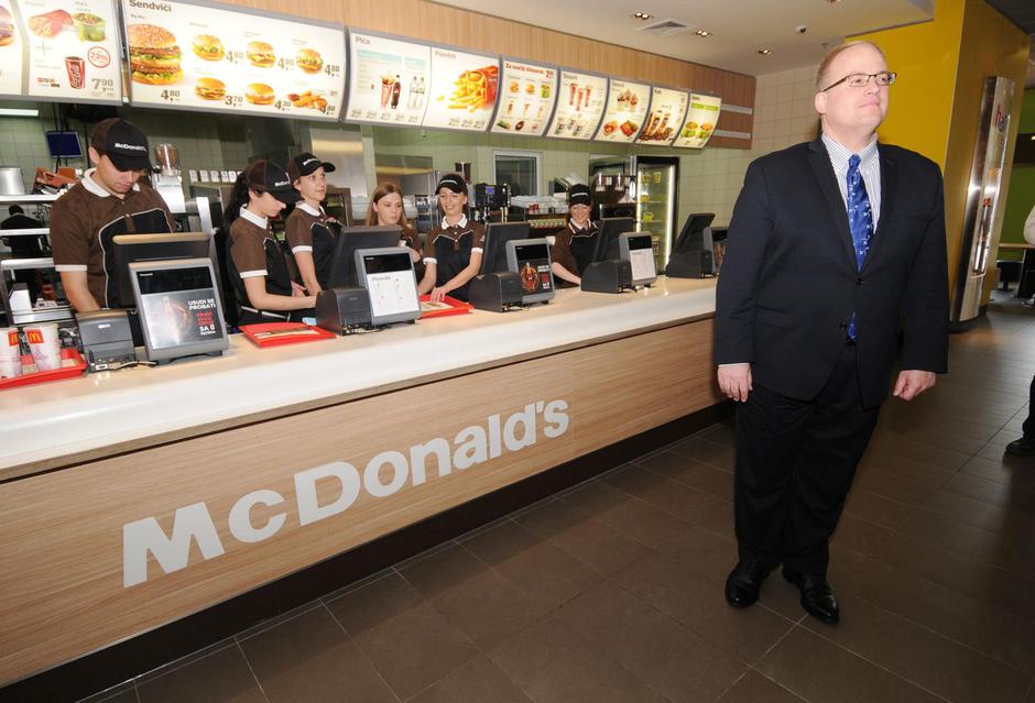 Mostar: Jonathan Moore posjetio McDonald's u prodajnom centru Mepas