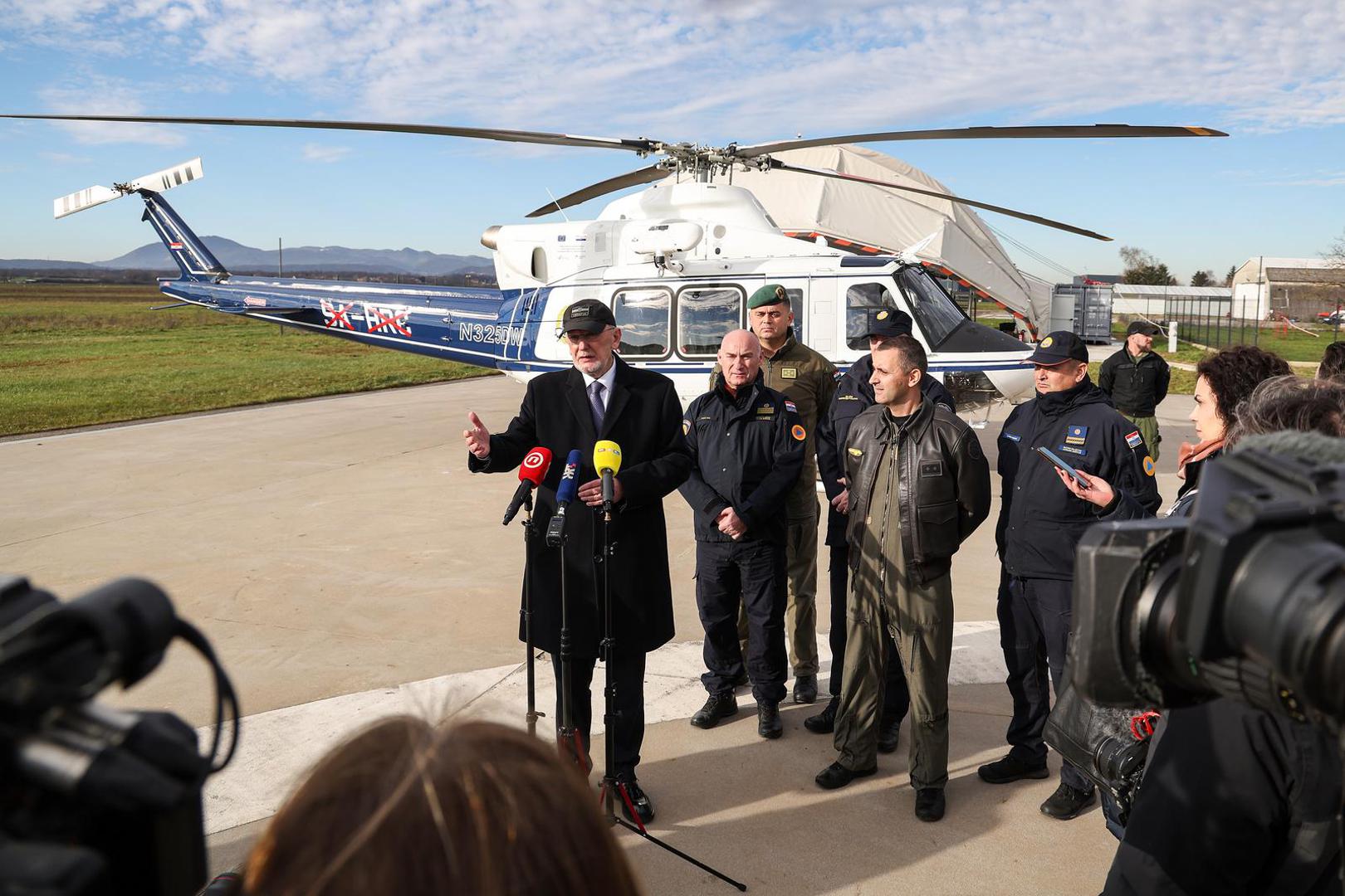 "Nabavom dvaju novih helikoptera MUP-ova flota letjelica povećava se na devet operativnih helikoptera, s time da je još jedan u planu i to na temelju natječaja koji bi trebao biti uskoro", rekao je Božinović.