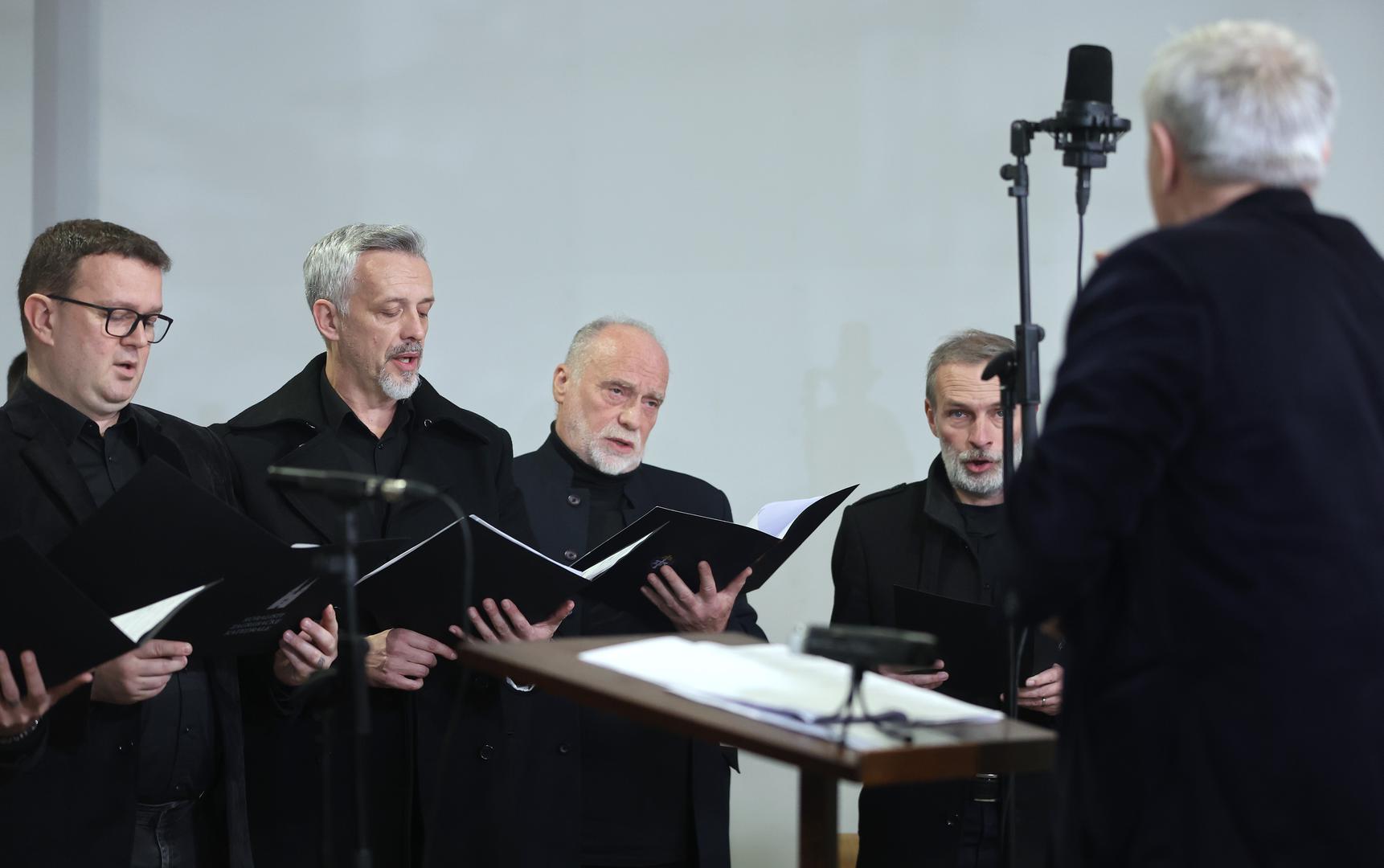 25.12.2023., Zagreb - Zagrebacki nadbiskup mons. Drazen Kutlesa predvodio je svetu misu polnocku u Bogosluznom prostoru bl. Alojzija Stepinca. Photo: Sanjin Strukic/PIXSELL