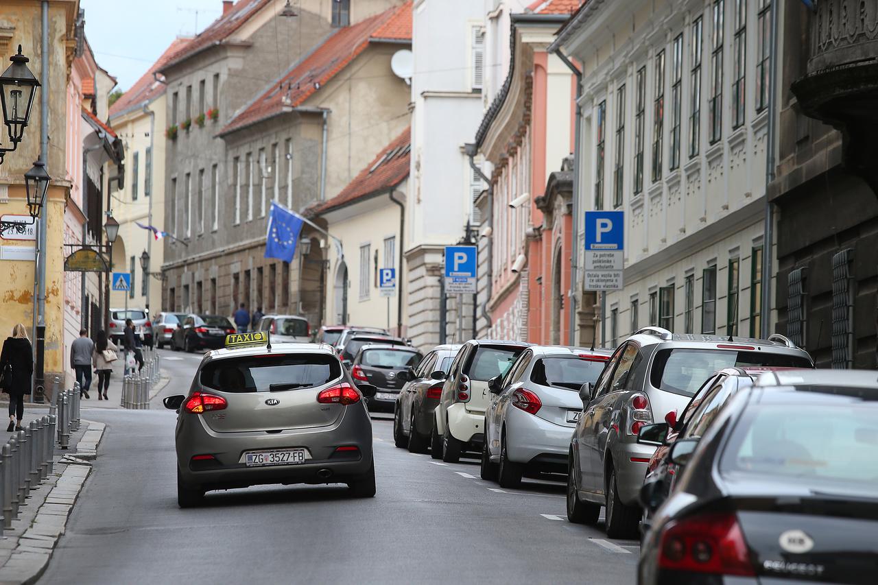 28.09.2015.,Zagreb - Parkirani auti na ulicama Gornjeg grada. Photo: Jurica Galoic/PIXSELL