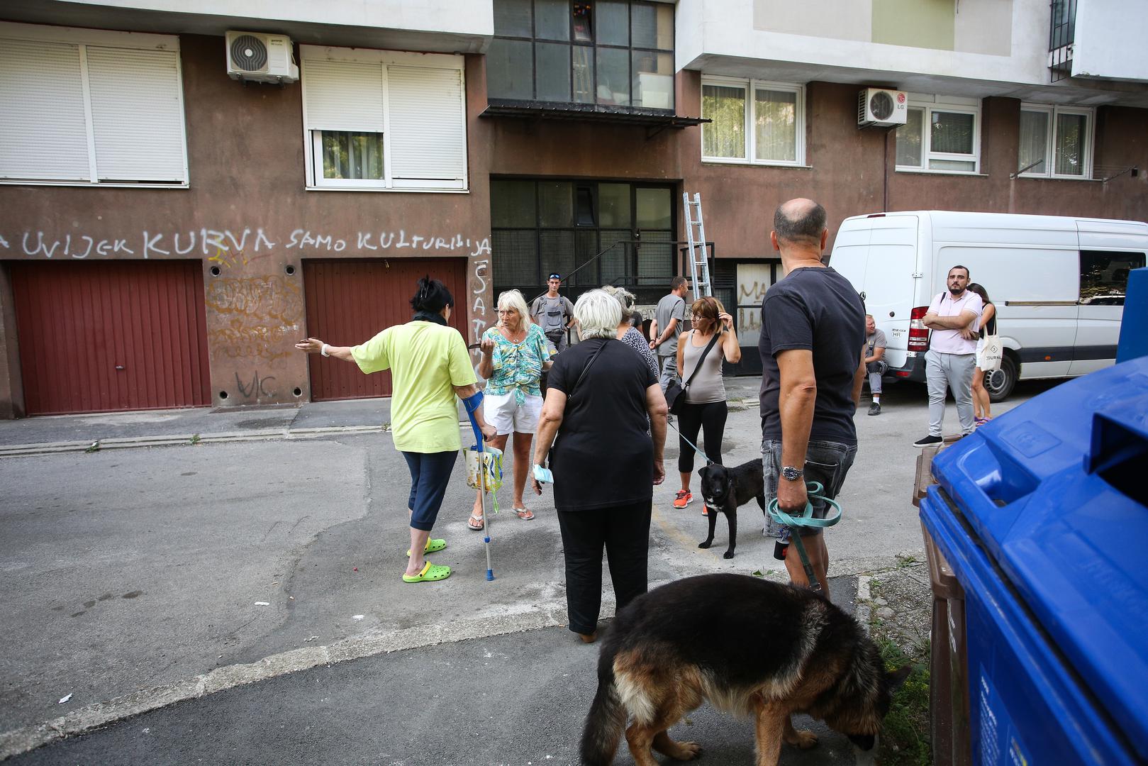 11.08.2021., Zagreb - Stanari zgrade u Alabaharijevoj ulici pobunili su se protiv postavljanja repetitora na vrh njihove zgrade. 
Photo: Zeljko Hladika/PIXSELL