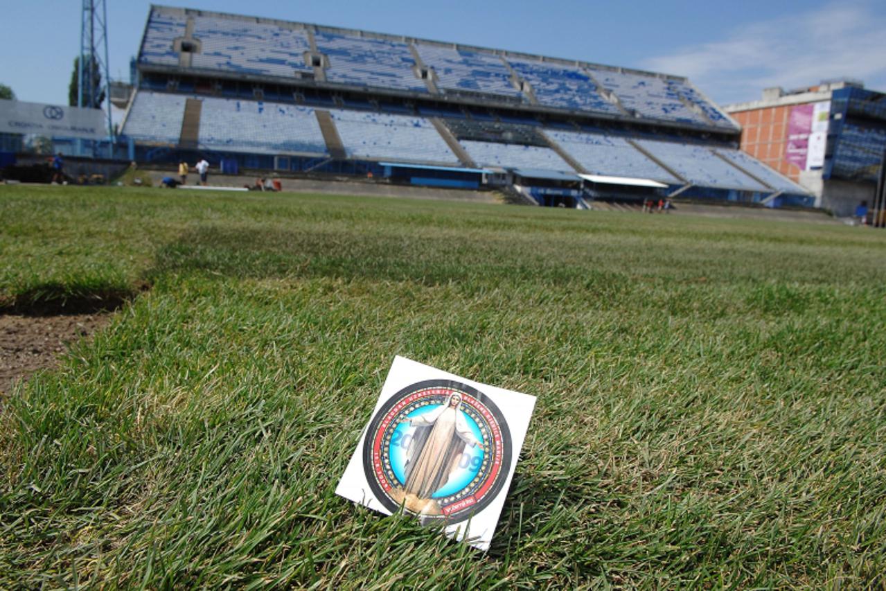 'Zagreb,  maksimir,   18.08.2009. Naljepnica s likoma Majke Bozje na novom travnjaku maksimirskog stadiona  Photo: Patrik Macek/Vecernji list'