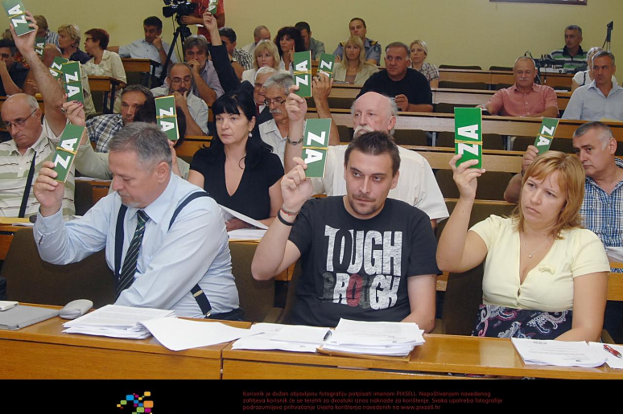 '19.09.2011., Sisak - Sjednica Gradskog vijeca. Izvjescem o provedenoj reviziji u gradu Sisku bili su zadovoljni i oporbeni vijecnici. Photo: Nikola Cutuk/PIXSELL'