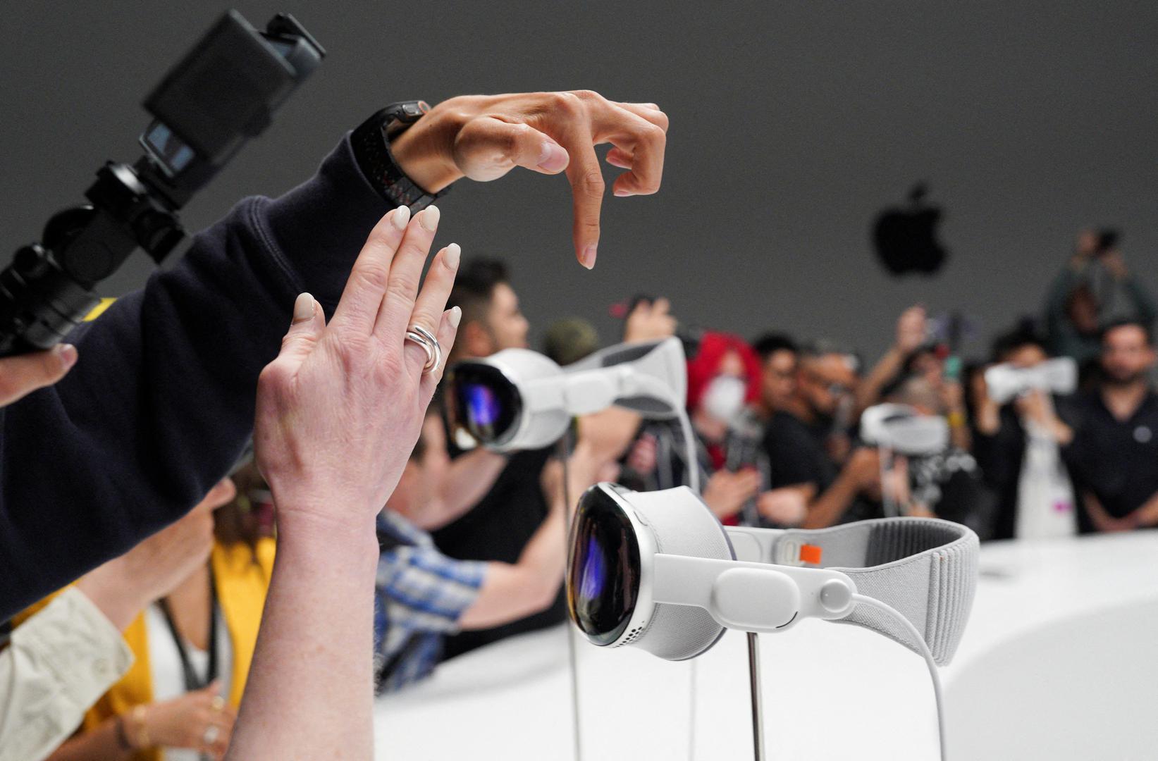 FILE PHOTO: Apple's Vision Pro headsets are on display at Apple's annual Worldwide Developers Conference at the company's headquarters in Cupertino, California, U.S. June 5, 2023. REUTERS/Loren Elliott/File Photo Photo: LOREN ELLIOTT/REUTERS