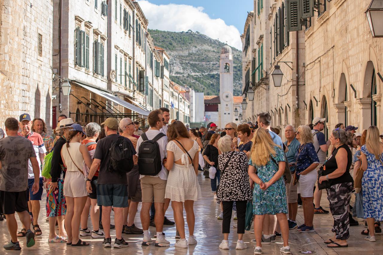 Dubrovnik: Turisti u obilasku gradskih znamenitosti